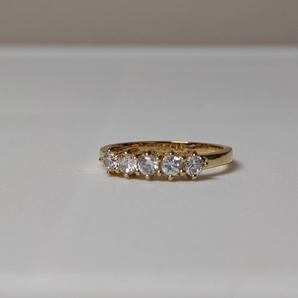 Size 8.25 Gold Tone Ring With Clear Stones - Picture 3 of 14